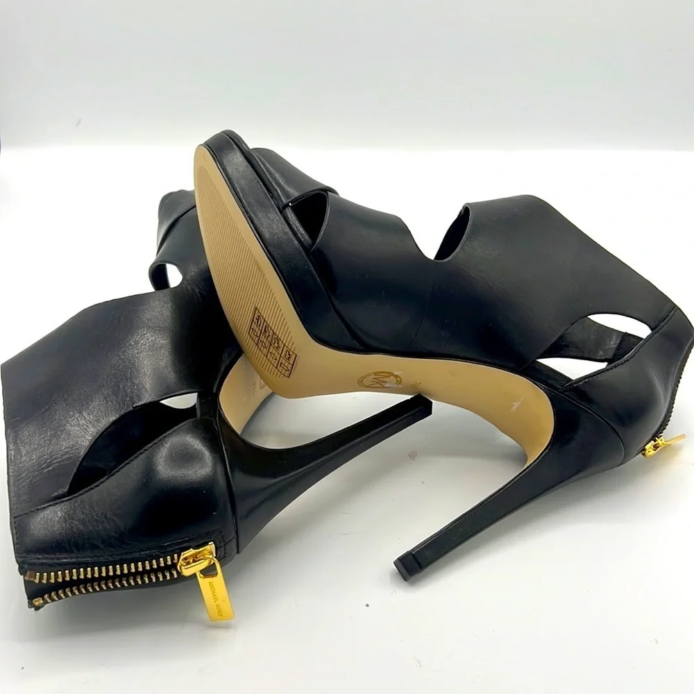 Michael Kors high heel  shoes in great condition.size 7.